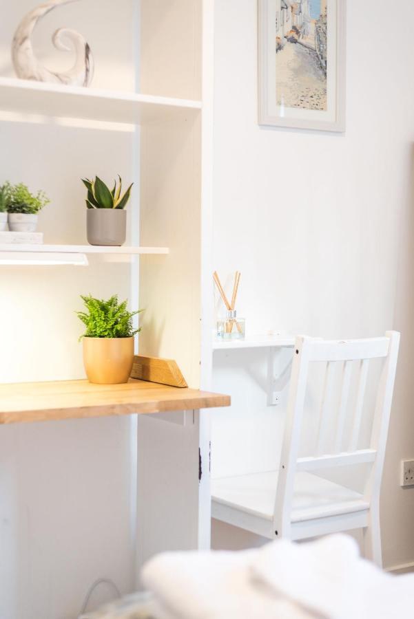Modern Spacious 3 Bedroom City Centre Apartment - Free Parking - Private Balcony Edimburgo Exterior foto