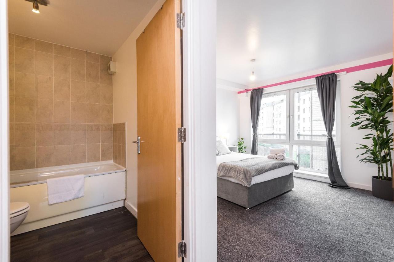 Modern Spacious 3 Bedroom City Centre Apartment - Free Parking - Private Balcony Edimburgo Exterior foto